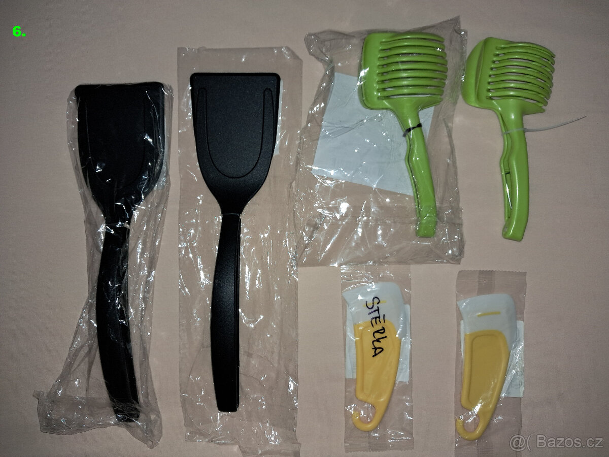 Prkénko, držáky, potrav. sáčky, lis na česnek a nůž na máslo - 6