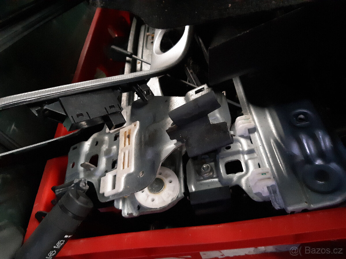 Chevrolet Cruze 2,0VCDi 120kW 2011 - dily - 6