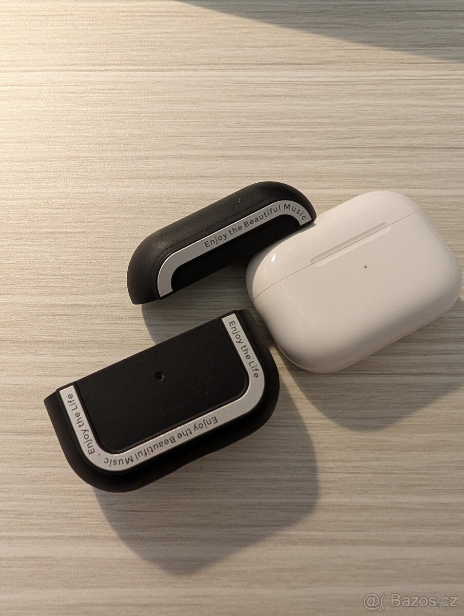 AirPods Pro 2 (2023) + cerny case - 6