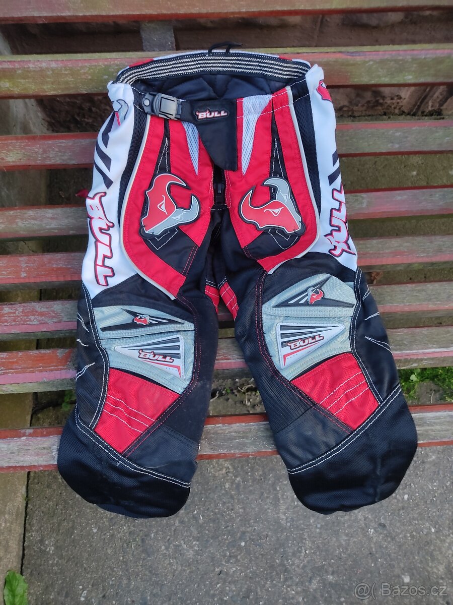 Dětská moto rosová helma, kalhoty a brýle. - 6