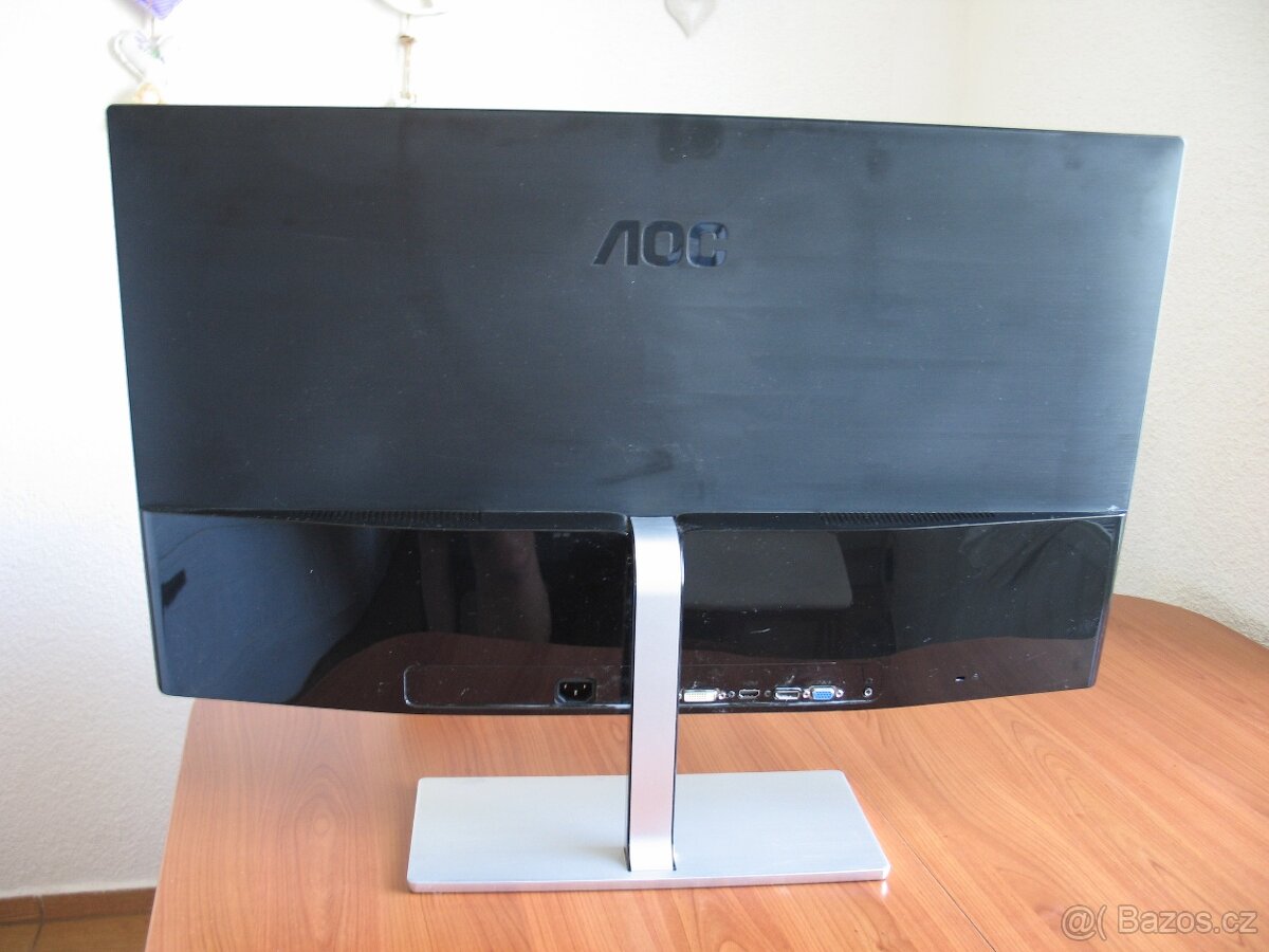 Prodám počítač s monitorem na práci i hry - 6