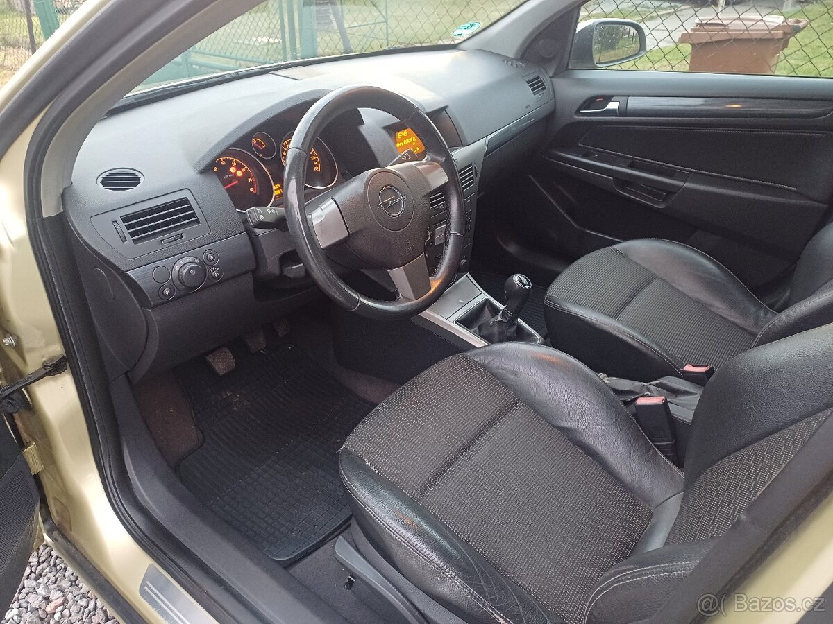 Benzínová Opel Astra 1.6 16V Twinport - 6