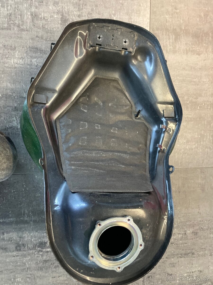 nádrž Kawasaki Z1000SX - 6