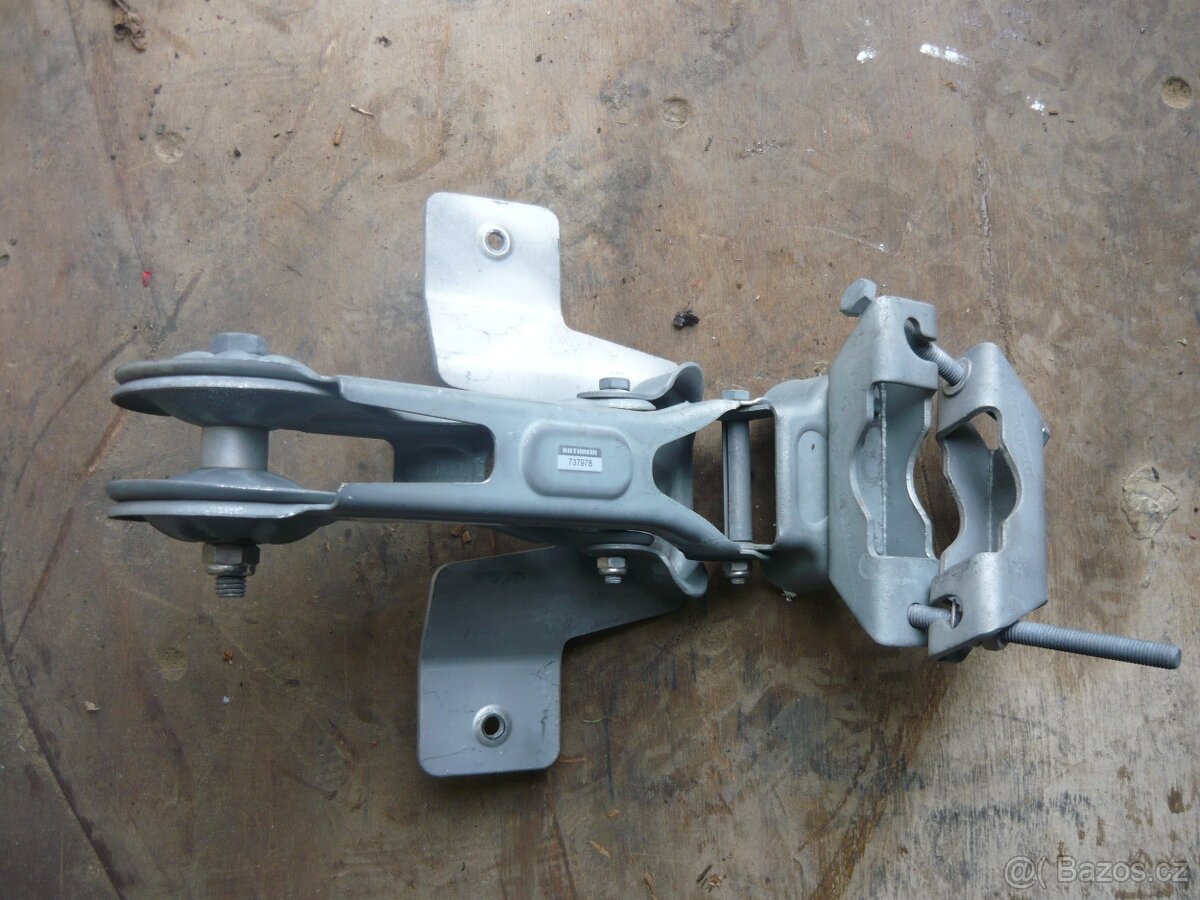 Pozinkovaný nástěnný otočný držák. 200 kč - 6