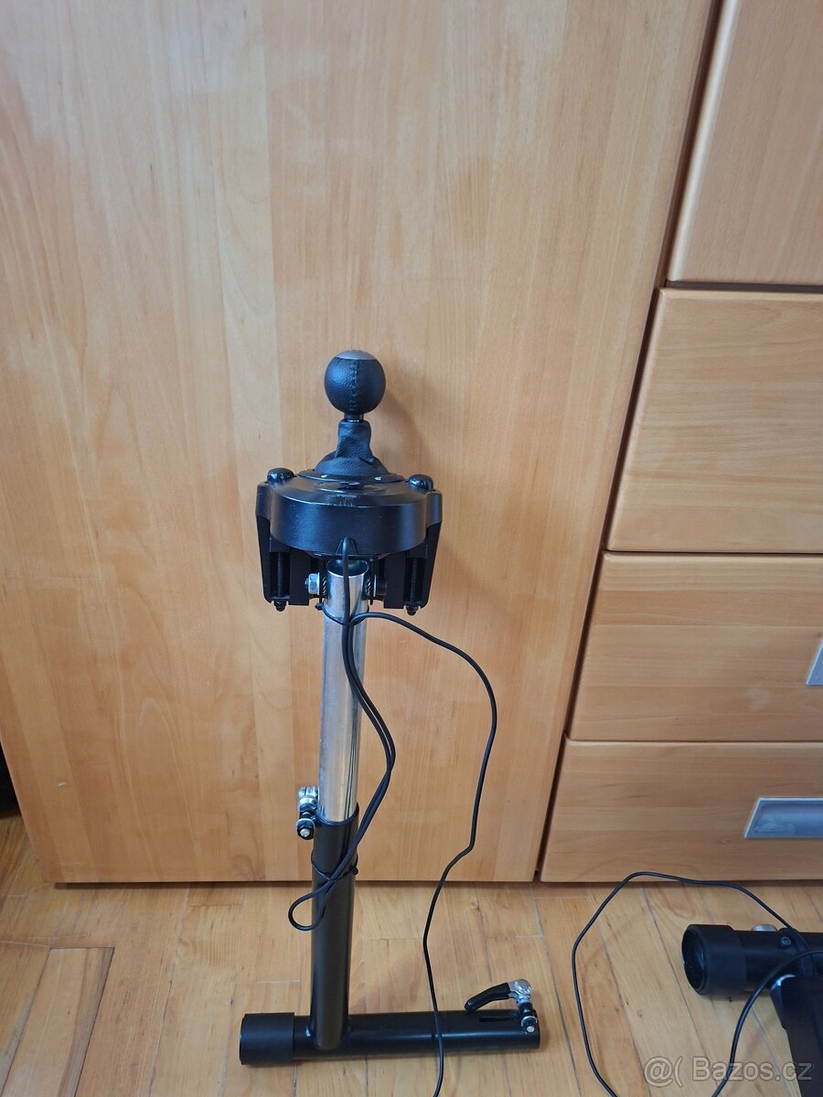 Logitech G29 – volant + pedály + řadicí páka + stojan - 6