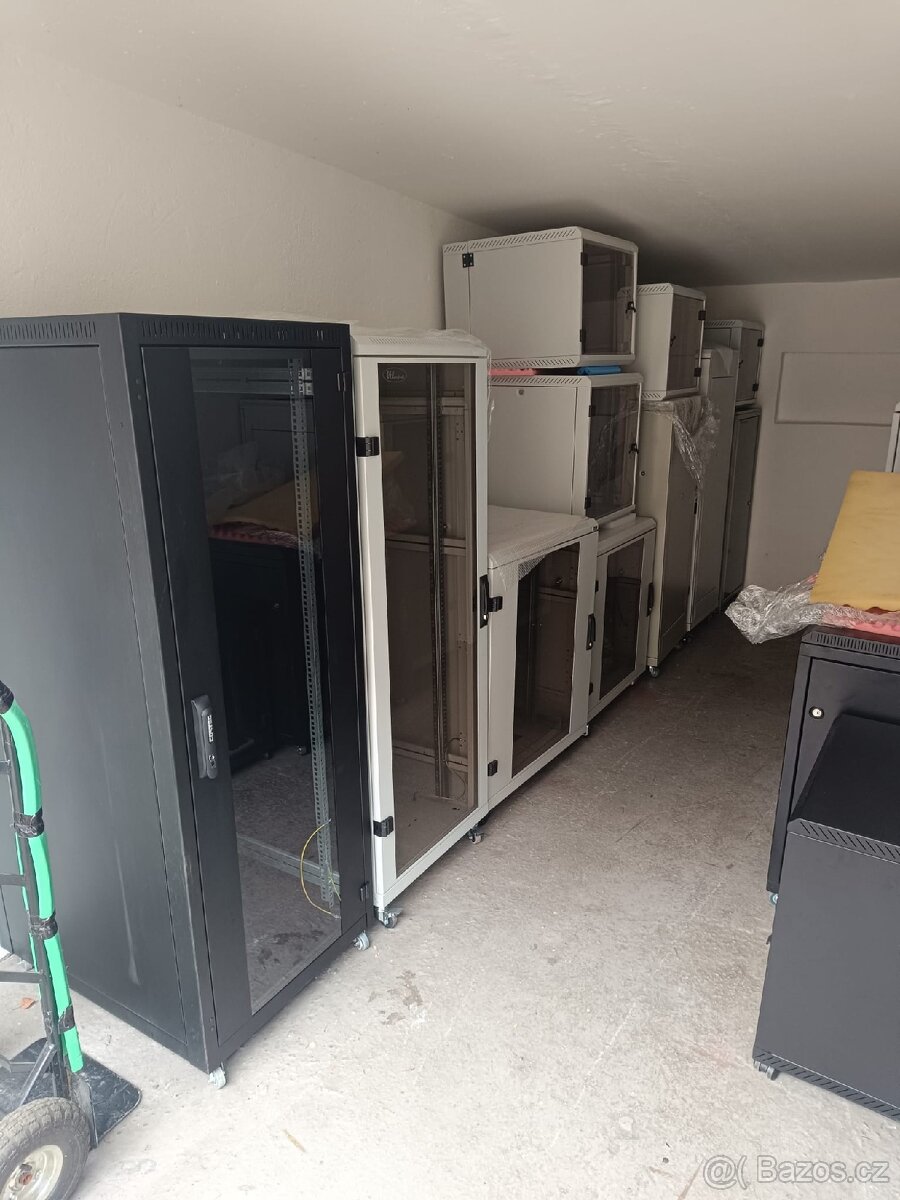 rozvaděč, rack, serverová skříň - 6