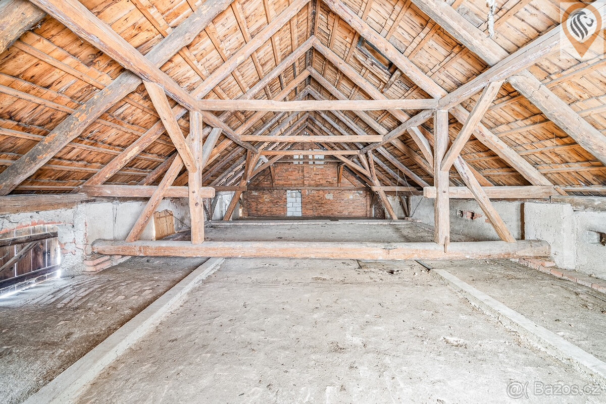 Dům s potenciálem k rekonstrukci - 6