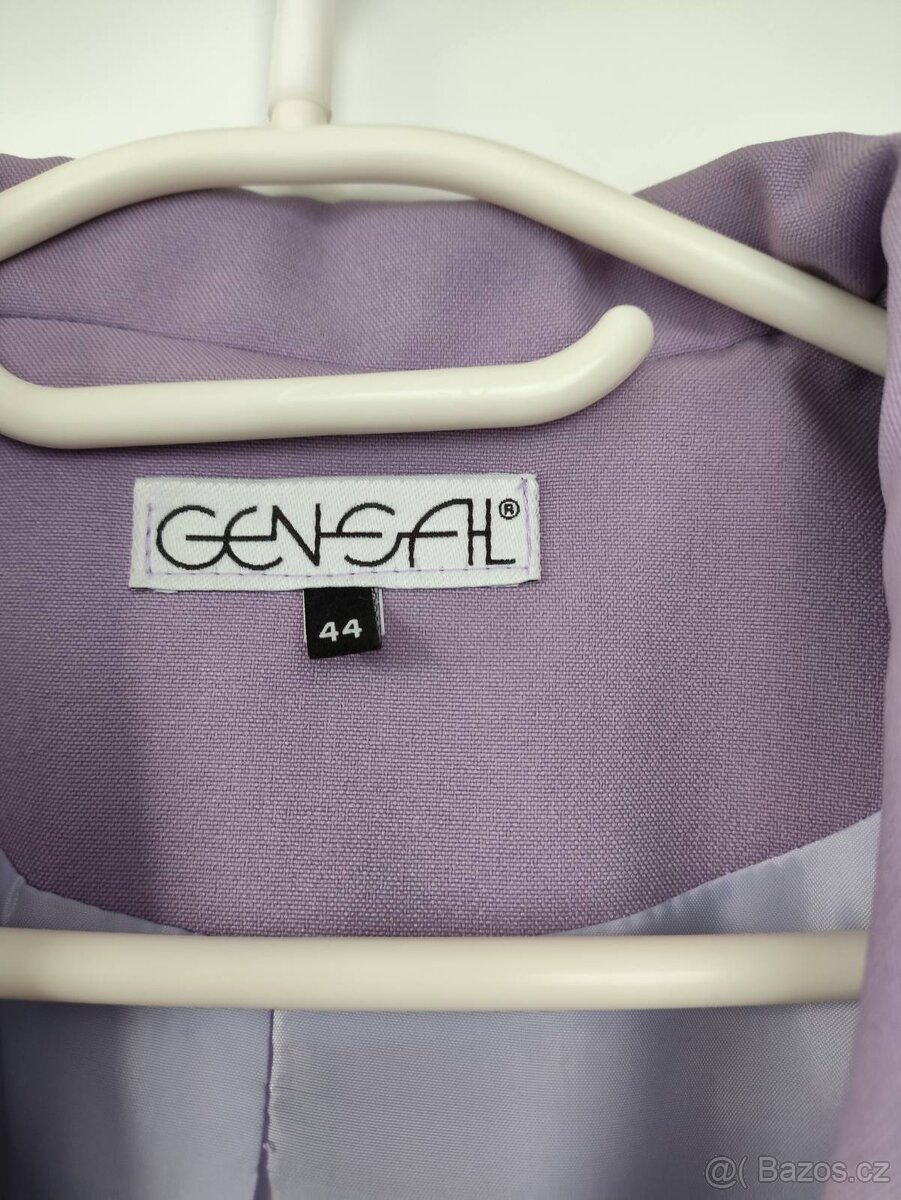 světle fialový kostýmek - 6