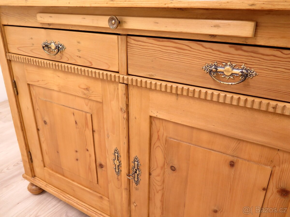Nádherná stará kredenc - 6