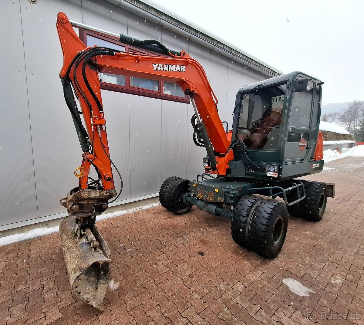 Prodám kolový bagr Yanmar B50W - 6