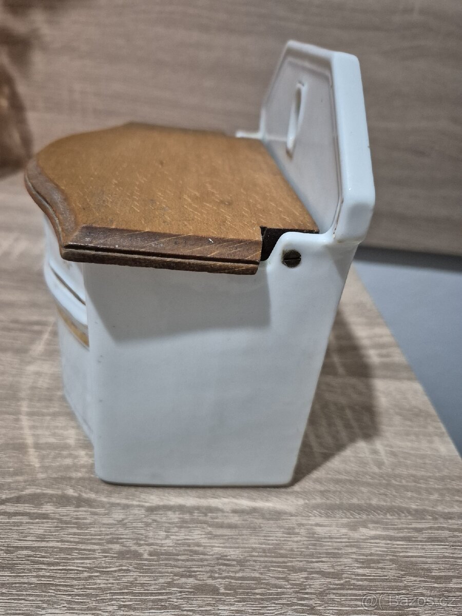 Stará nádoba na mouku - 6