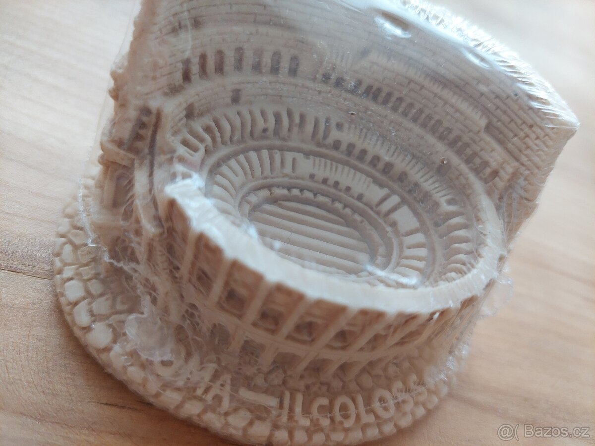 Mramorová zmenšenina kolosea Řím - koloseum v Římě, Itálie - 6