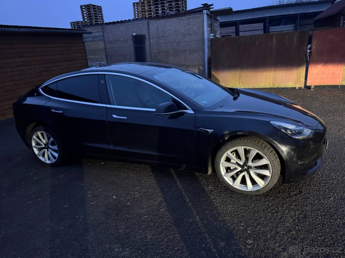 Tesla model 3 - 6