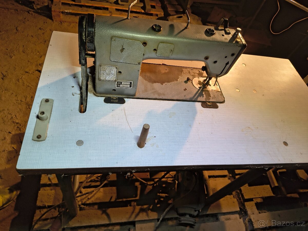 Stůl s šicího stroje - 6