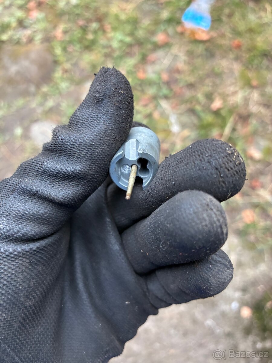 Originálni karburátor na Manet Korádo - 6