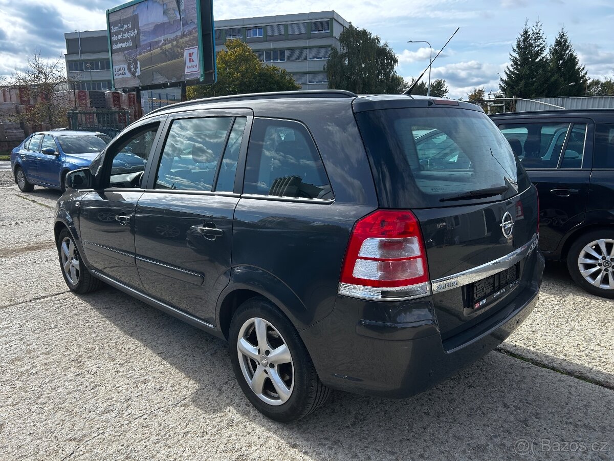 Opel Zafira B 1,8, 7 míst, 2014, najeto 135.901 km - 6
