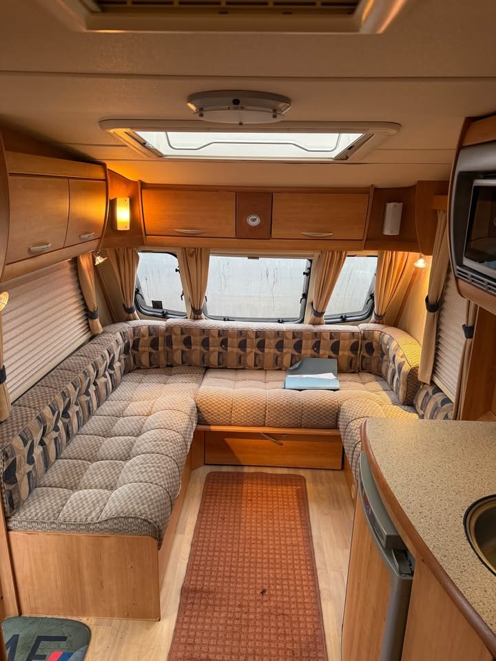 SWIFT Ace Supreme Superstar obytný KARAVAN SOLAR NOVA STK - 6