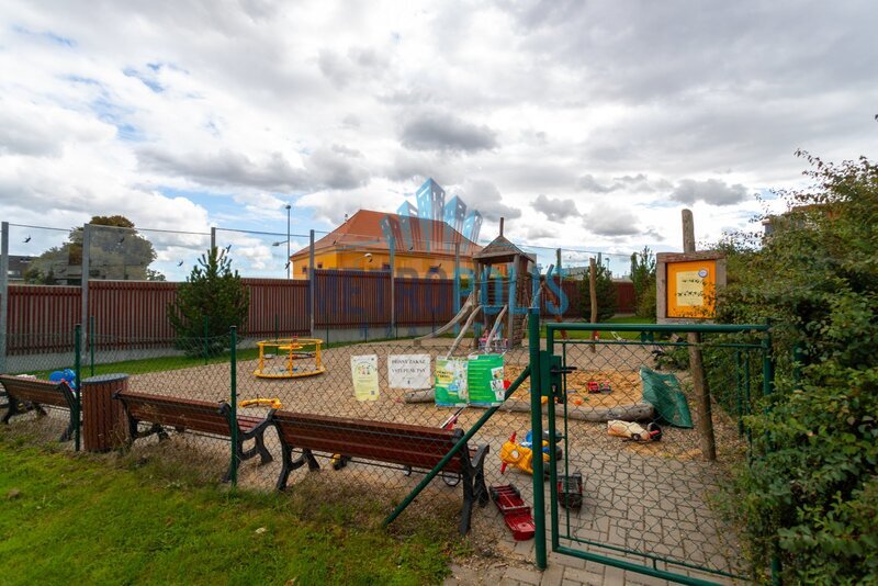 Prodej bytu 2+kk, 63 m², terasa, zahrádka, sklep, garáž – Pý - 6