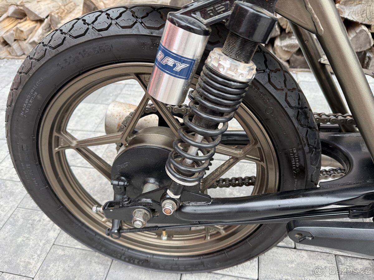 Suzuki GSX400e Cafe Racer - 6