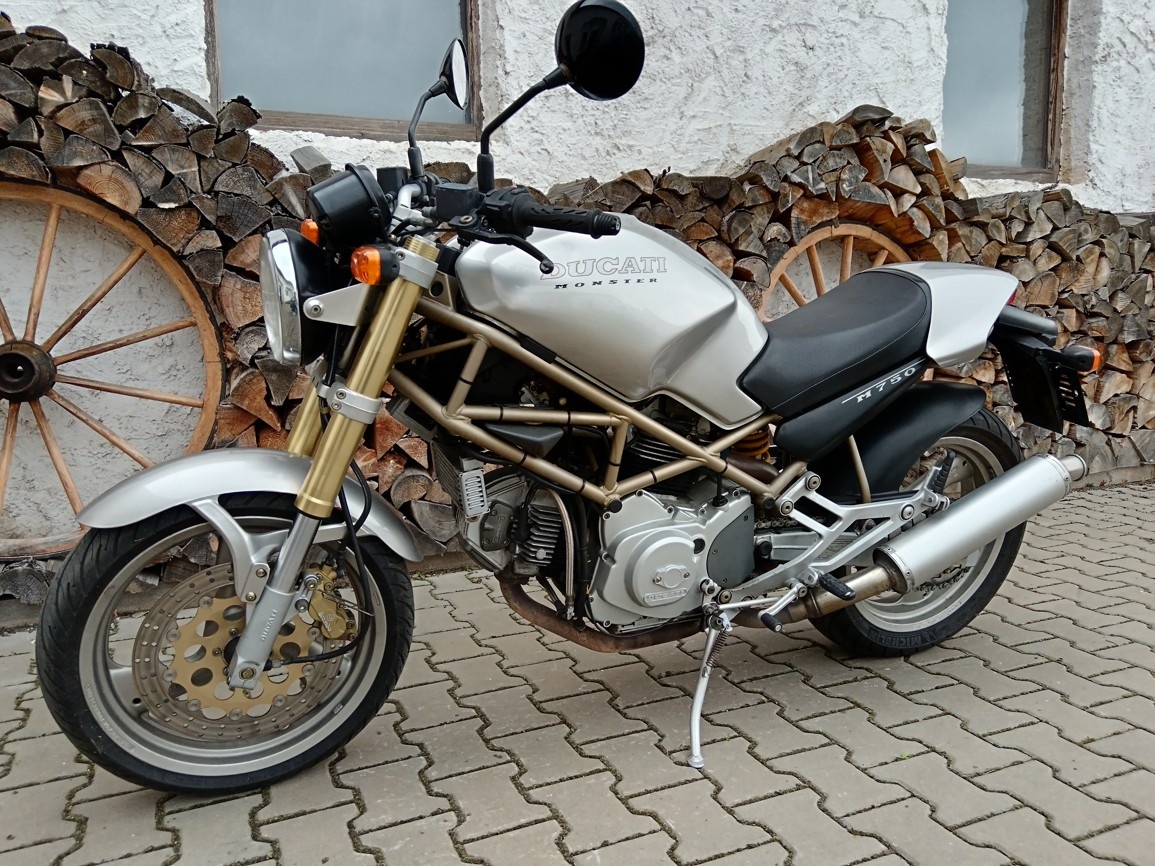 DUCATI MONSTER 750 - 6