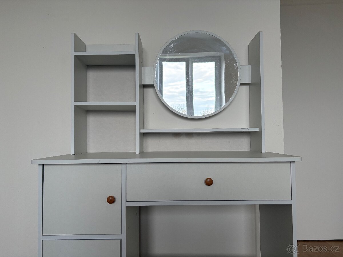 Kosmetický stolek - 6