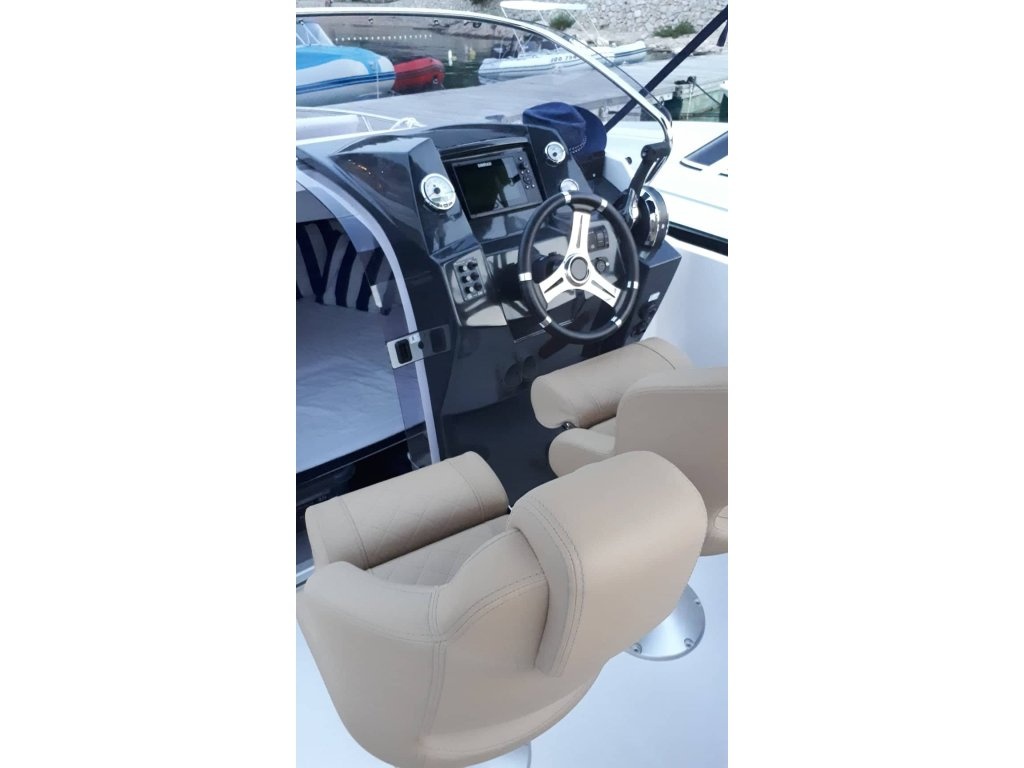 AM Yacht 565 + Mercury F 150 + trailer - POUŽITÁ - 6