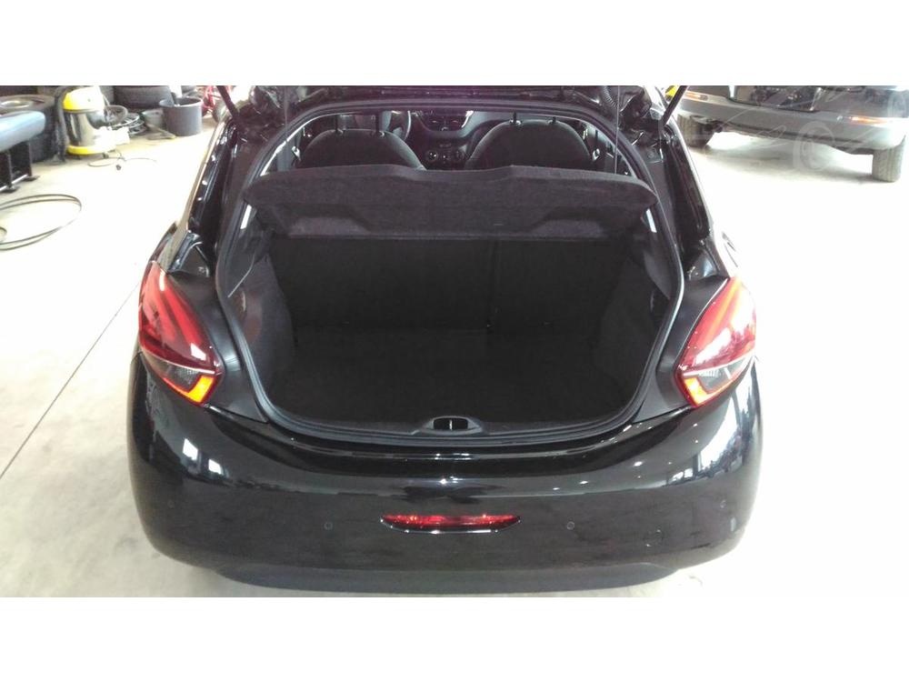 Peugeot 208 1,6 HDI - 6