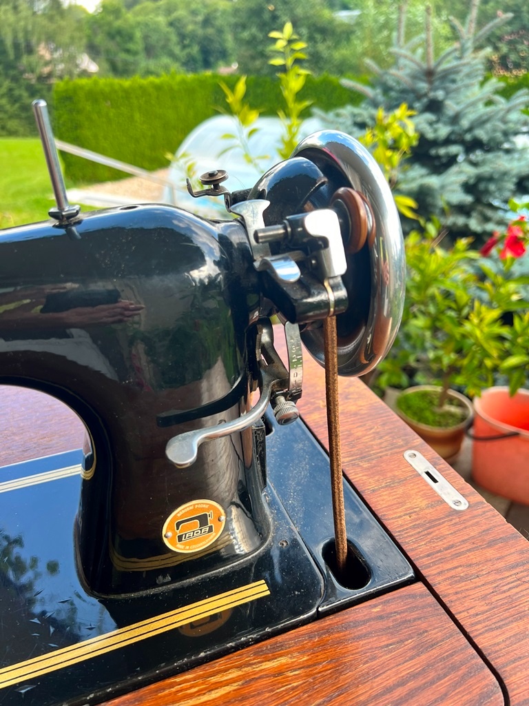 Šicí stroj Lada 121 - 6