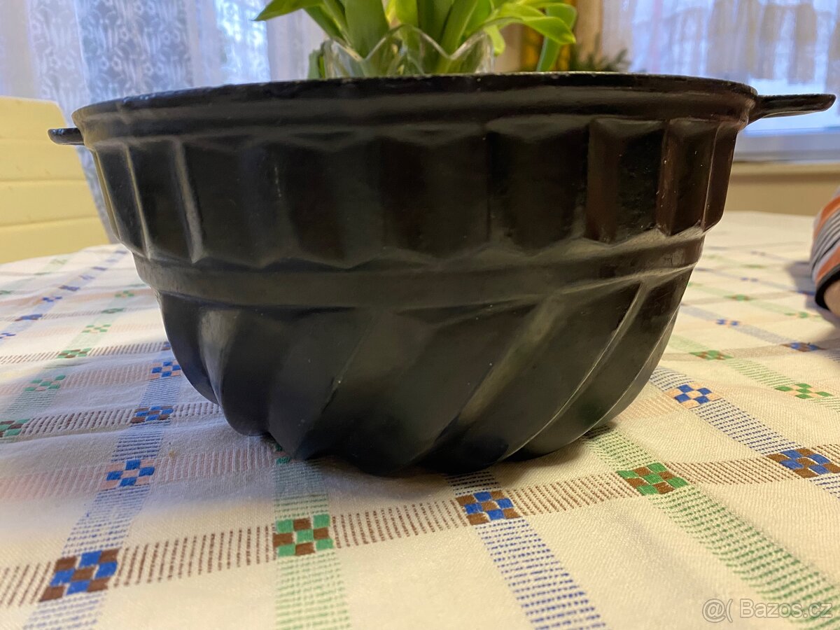 Velká litinová forma na bábovku - 6