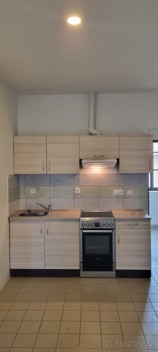 2+1 (3+kk) okrajová část Pardubic, MHD - 6