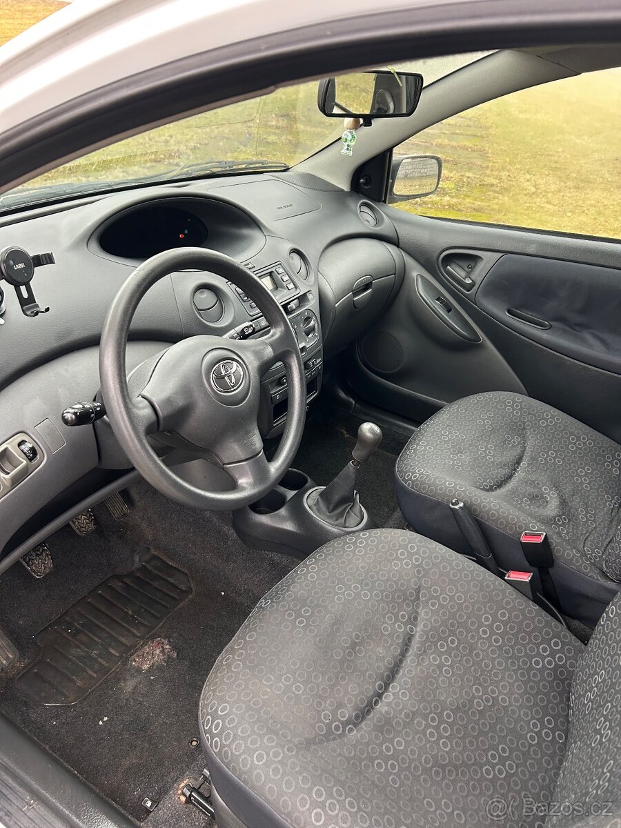 Toyota yaris 1.4. - 6