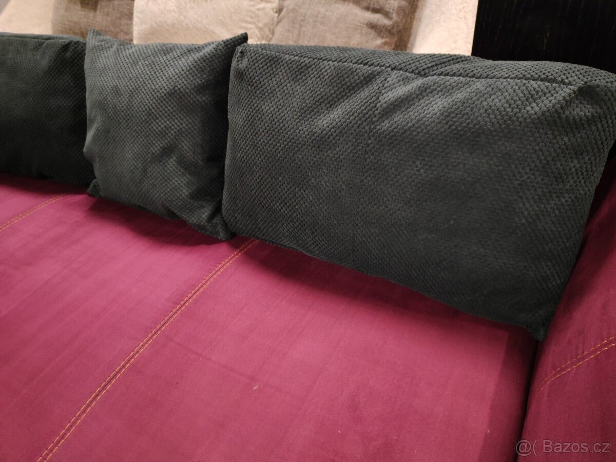 Pohovka dvojka se 3 polštáři - 6