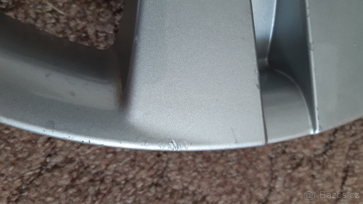 Poklice Kia 16" - 6
