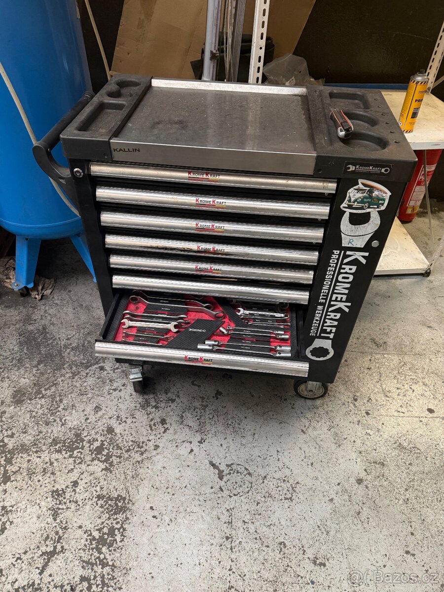 Prodam vybaveni pro autoservis - 6