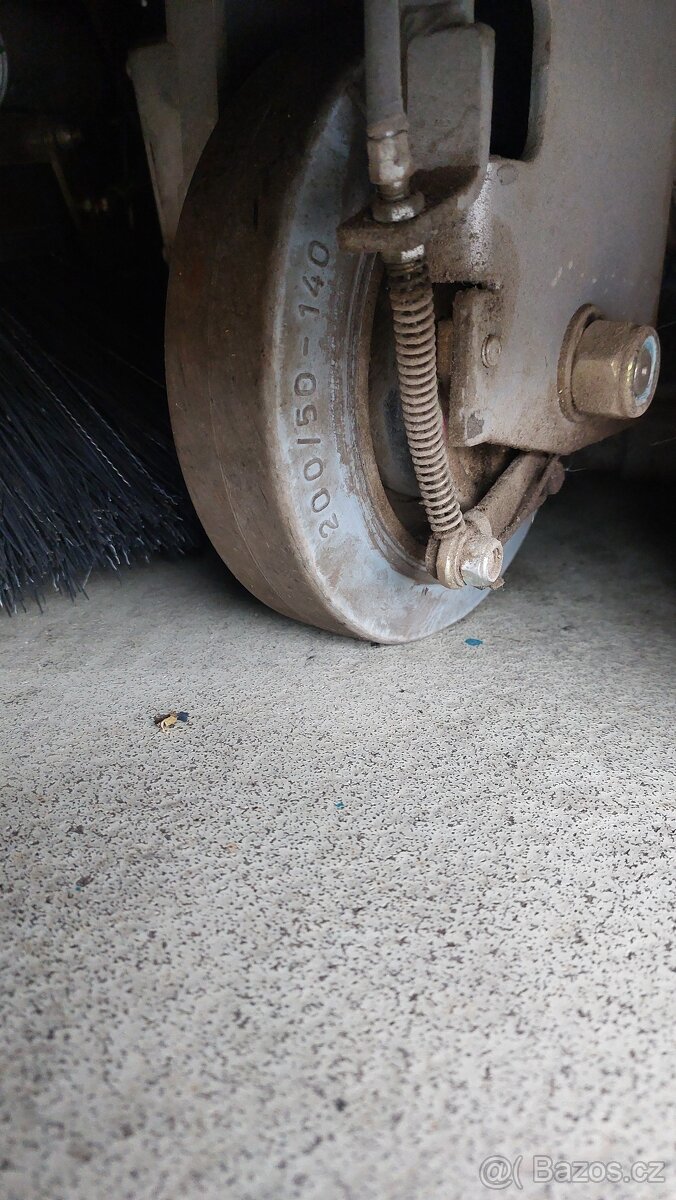 Zametací stroj Nilifsk SP 1000 s benzínovým pohonem - 6