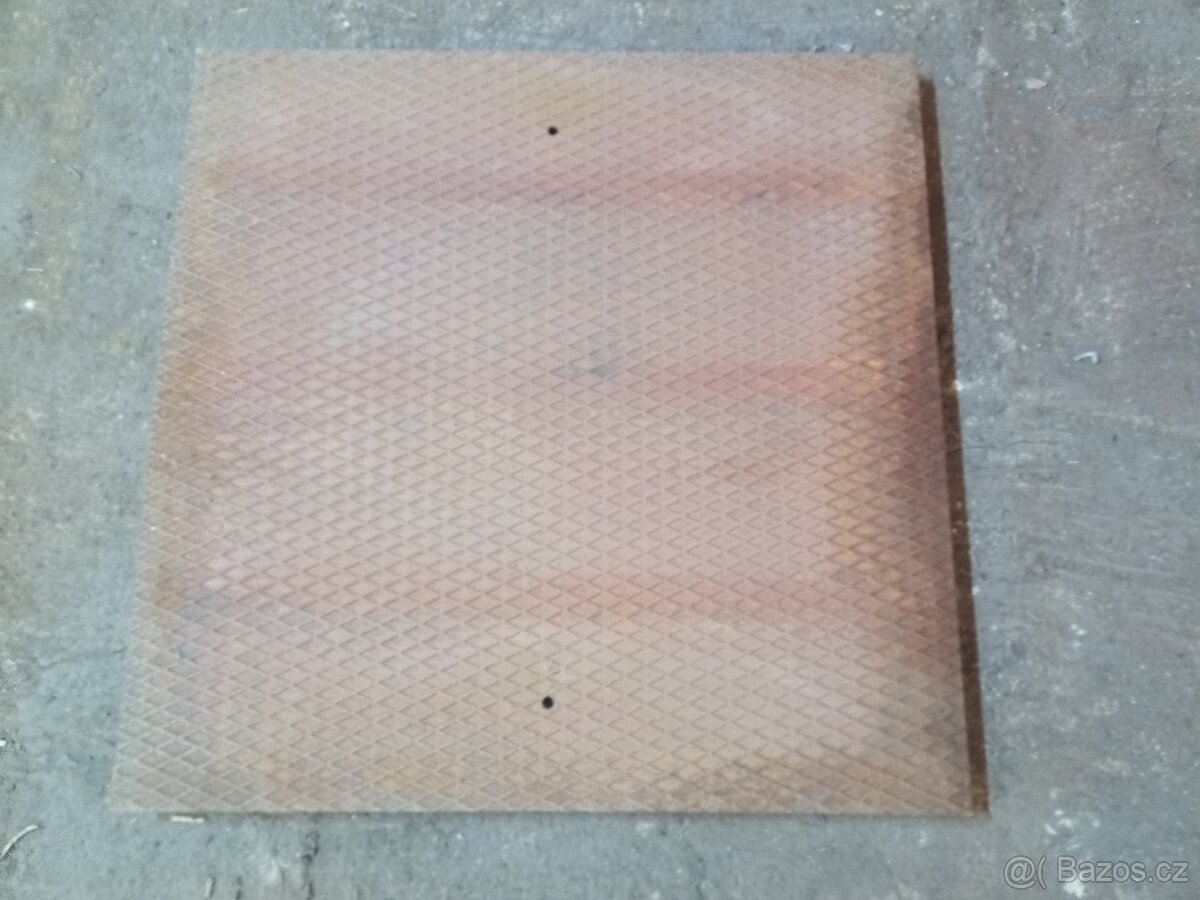 Prodám použitý plechový poklop 96,5cm x 96,5cm bez rámu - 6