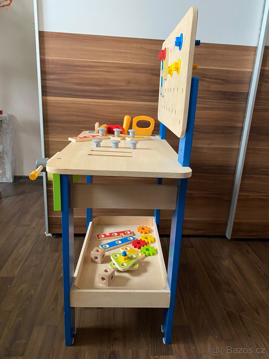 Dřevěný ponk s nářadím - 6