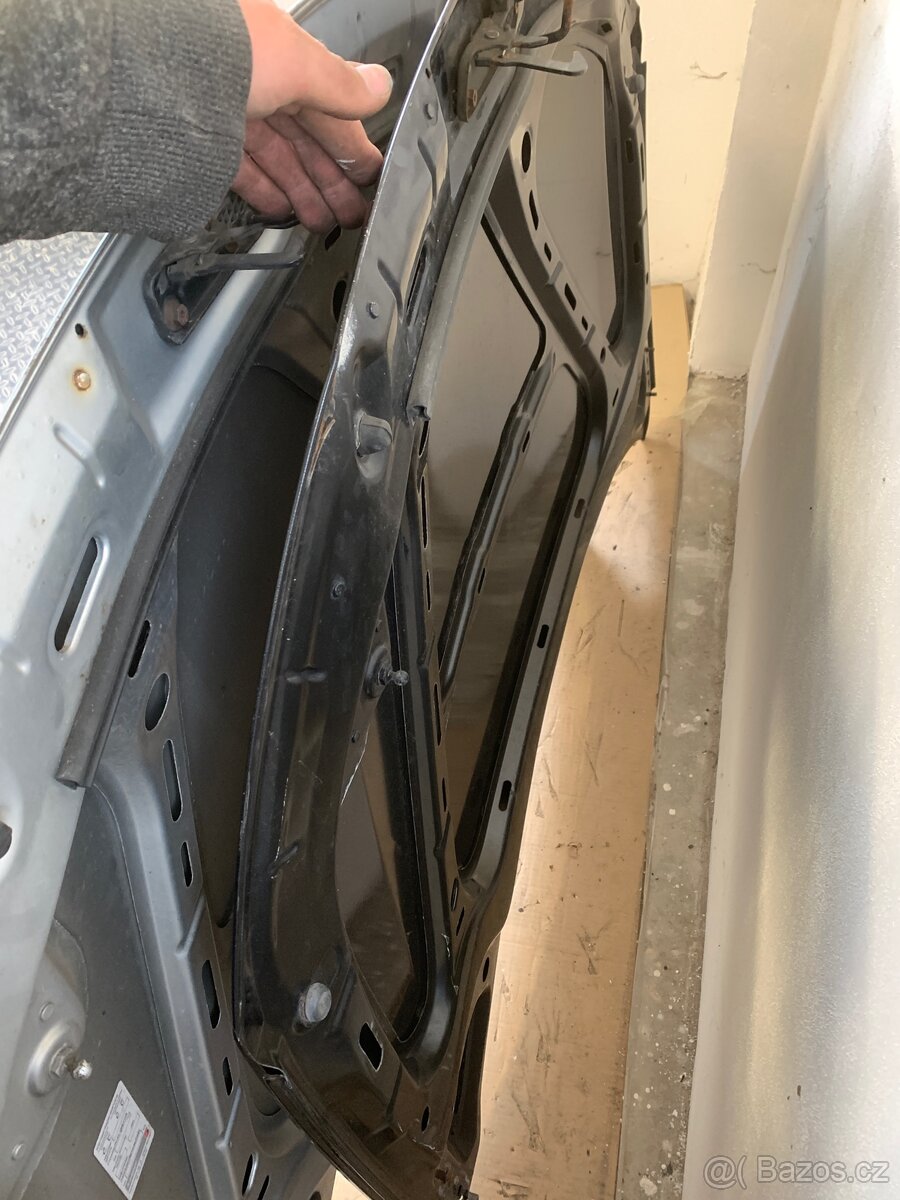 VW Golf 5, kapota - 6