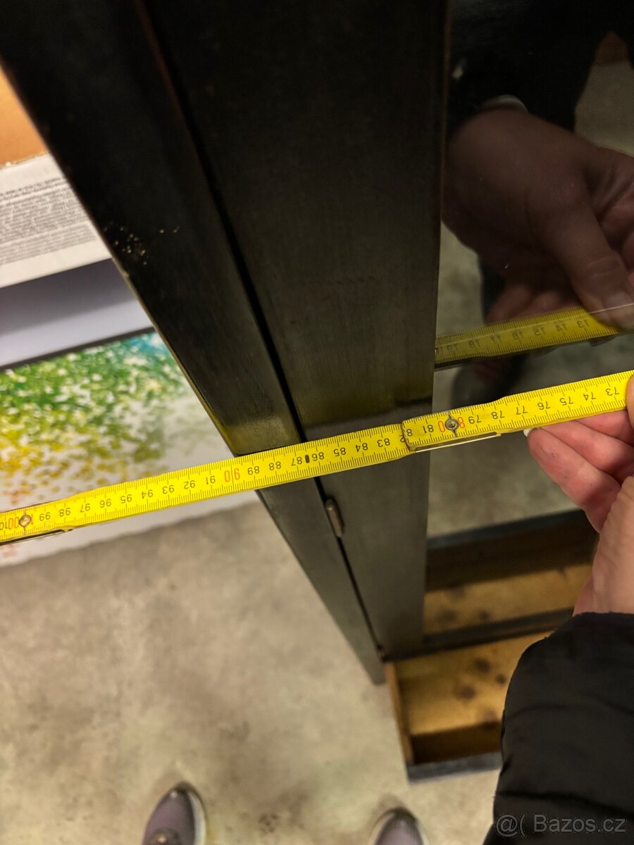 Starší vitrína se skleněnými dveřmi – vintage styl - 6