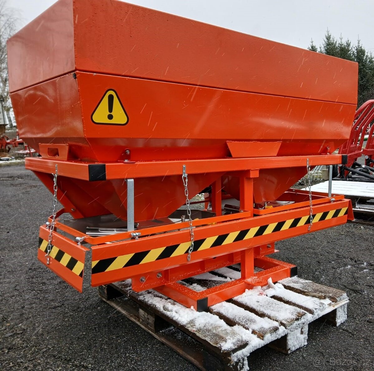 Rozmetadlo písku soli 1000 l - 6