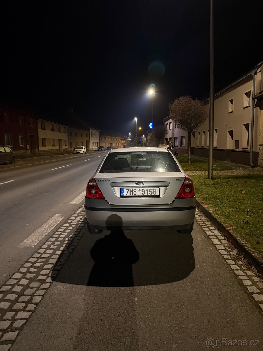 Ford Mondeo mk3 sedan - 6