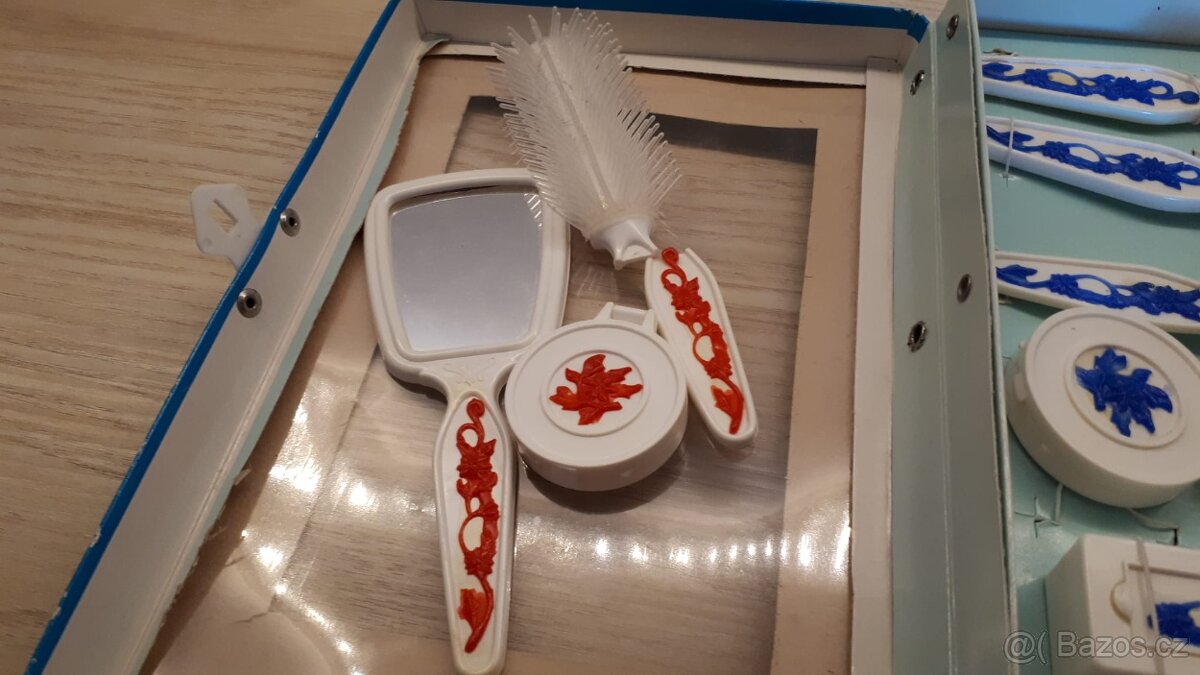 Malá kadeřnice, retro plastová hračka - 6