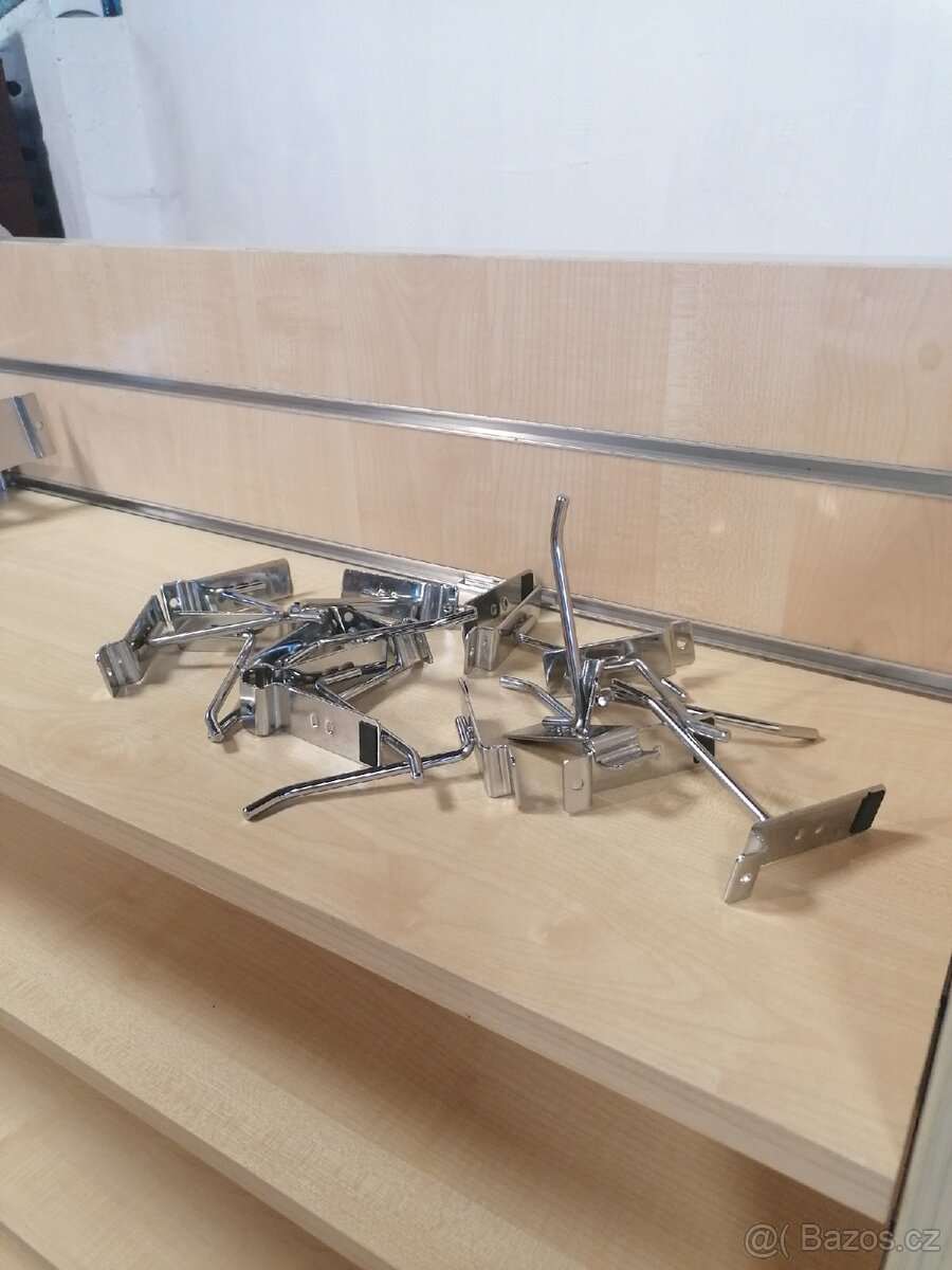 Prodejní 4 straný regál na kolečkách - 6