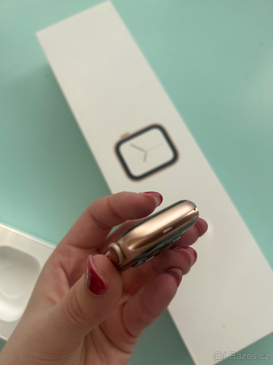 hodinky apple watch 4. série - 6