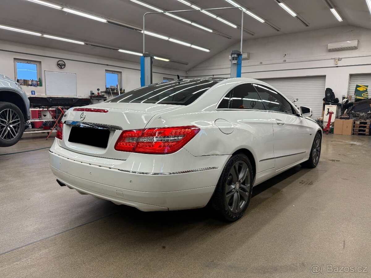 Mercedes-Benz Třídy E 220 CDI - 6