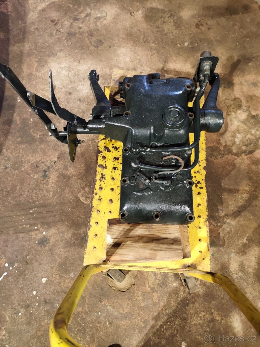 Víko hydrauliky 7011 - 6