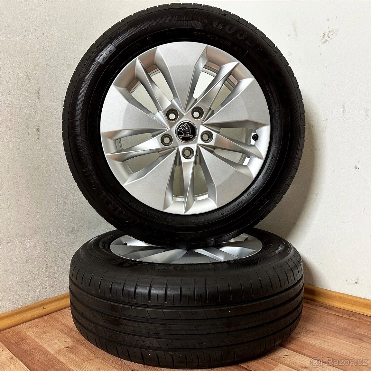 ŠKODA OCTAVIA IV 5x112 R16 ET46+LETNÍ 205/60R16 7mm - 6