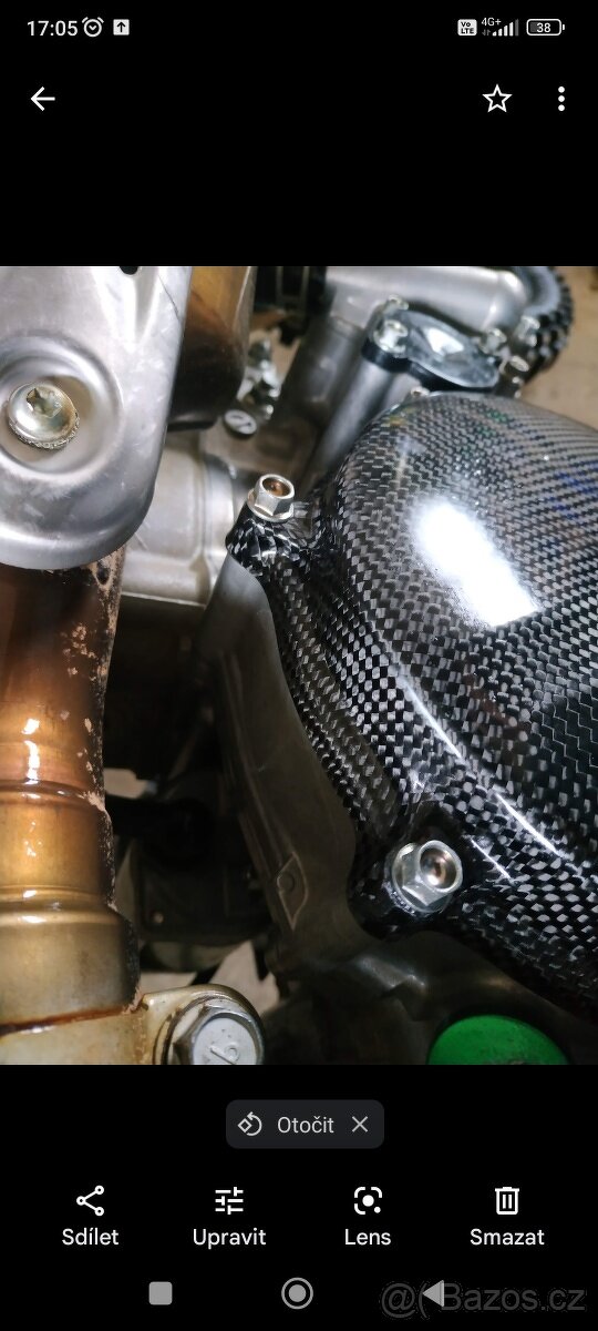 Karbonový kryt zapalování a spojky na KX450F - 6