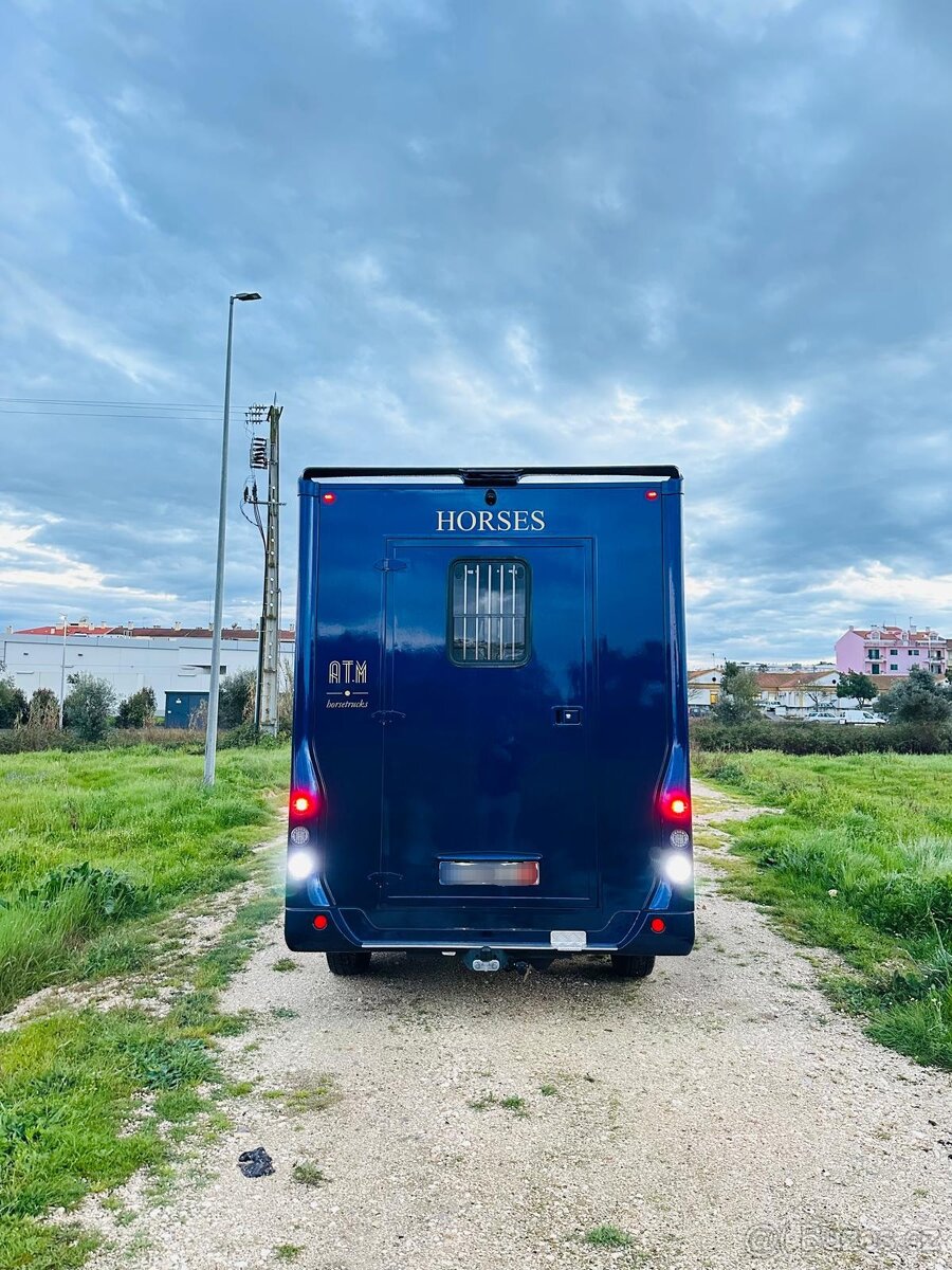 Přepravník na koně Renault ATM 5-místný / Automat - 6