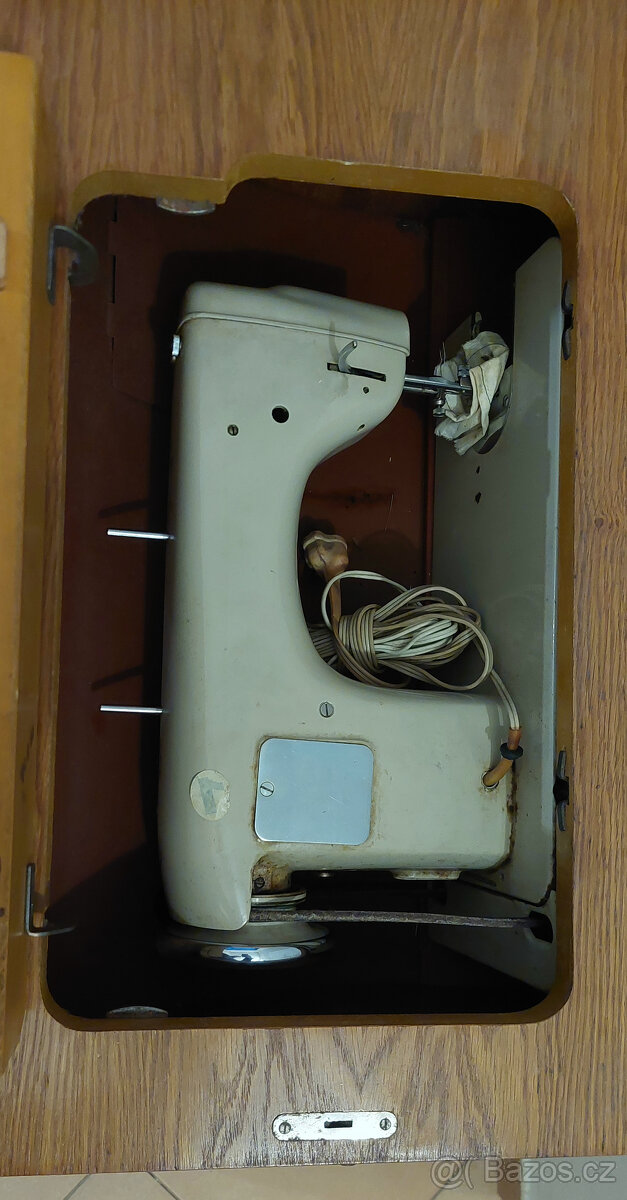 Šicí stroj Minerva, skříň. vč.příslušenství - 6